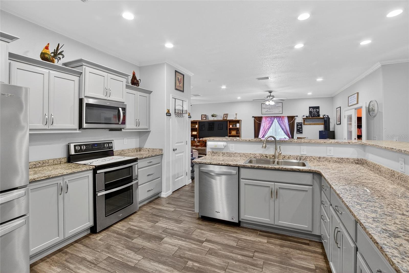 ILAKEE OAKS - Residential