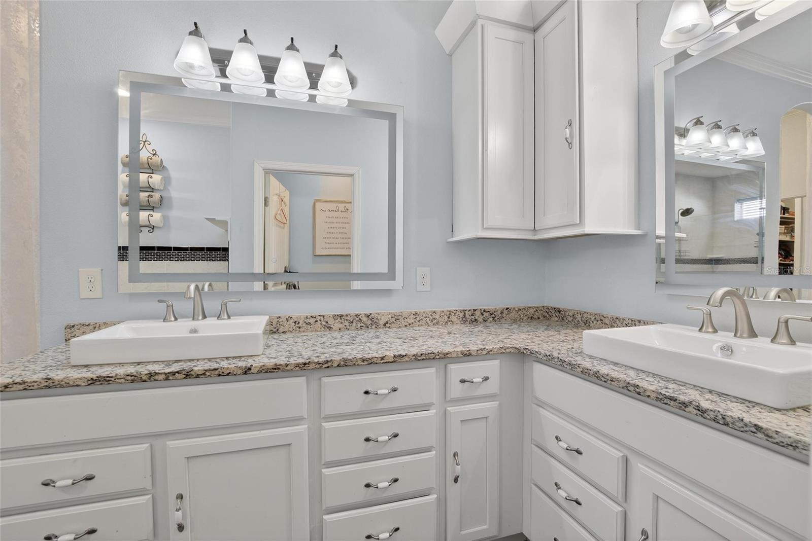 ILAKEE OAKS - Residential