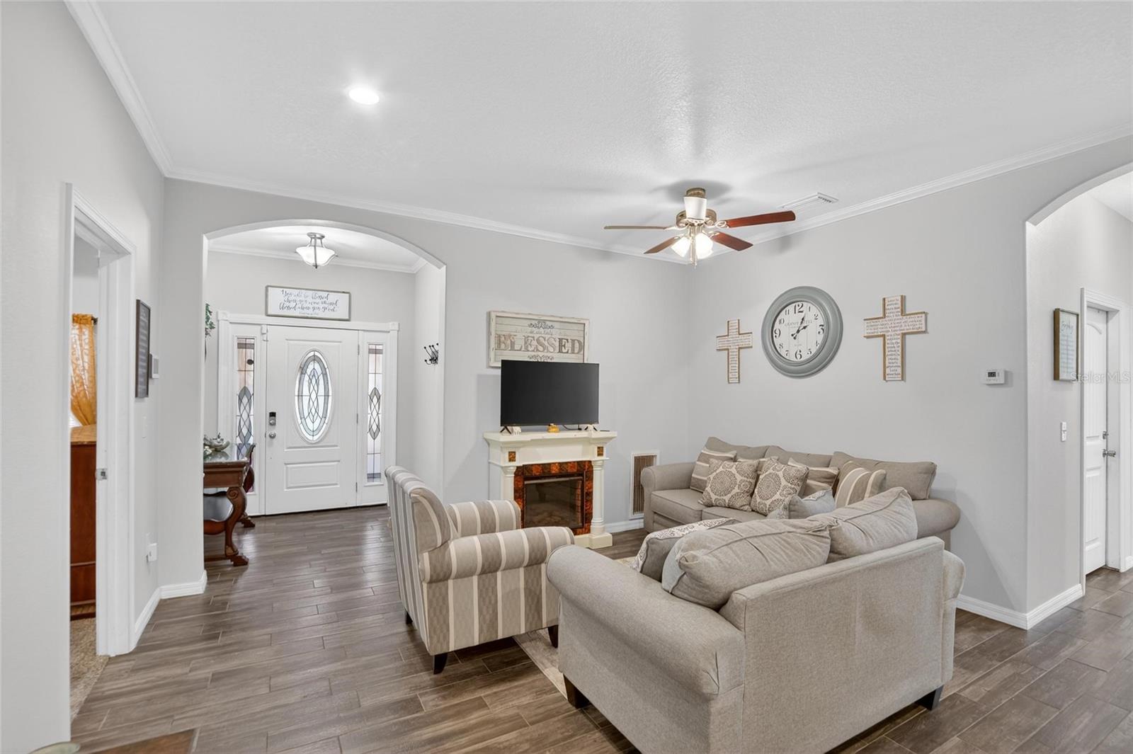 ILAKEE OAKS - Residential