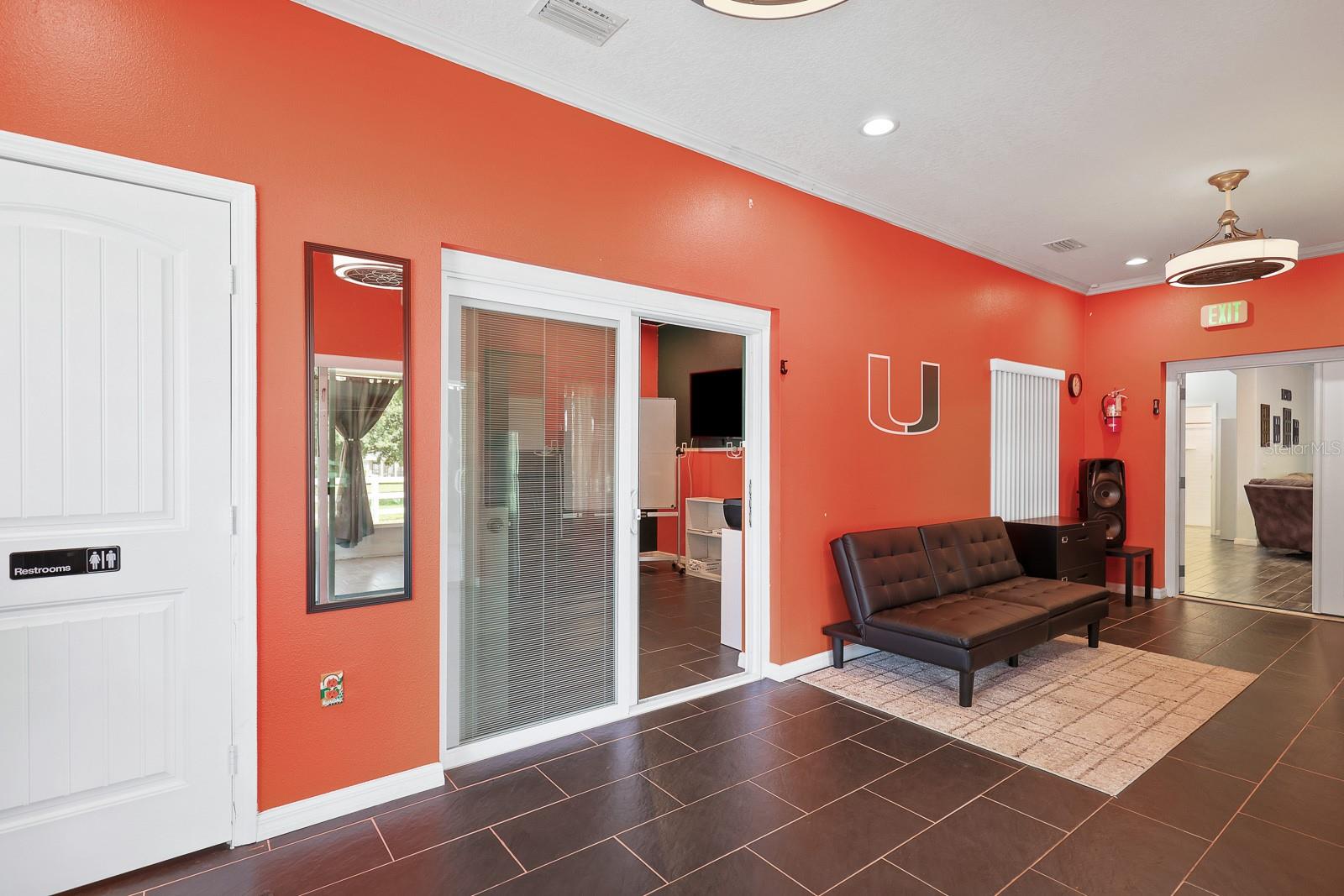 ILAKEE OAKS - Residential