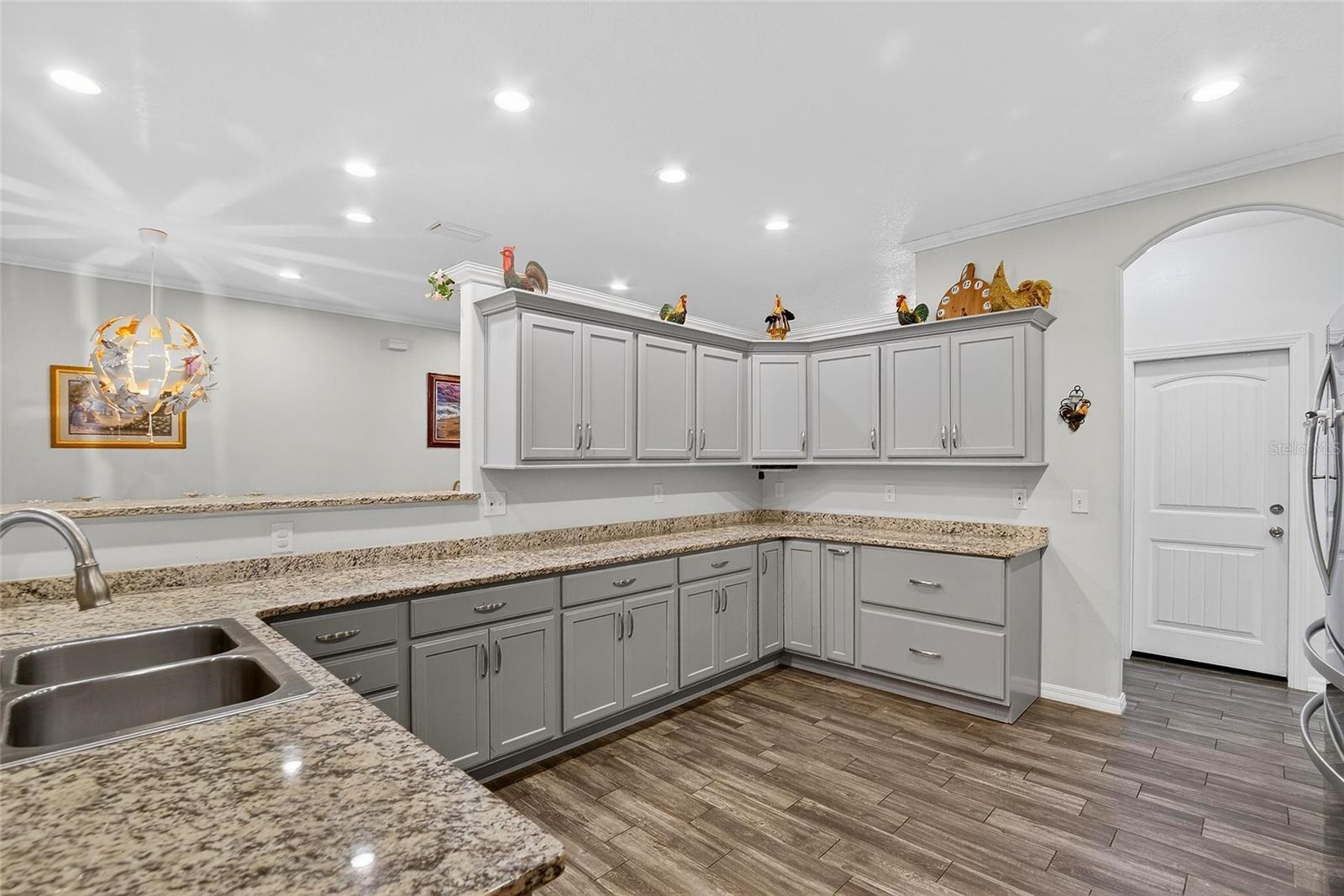 ILAKEE OAKS - Residential