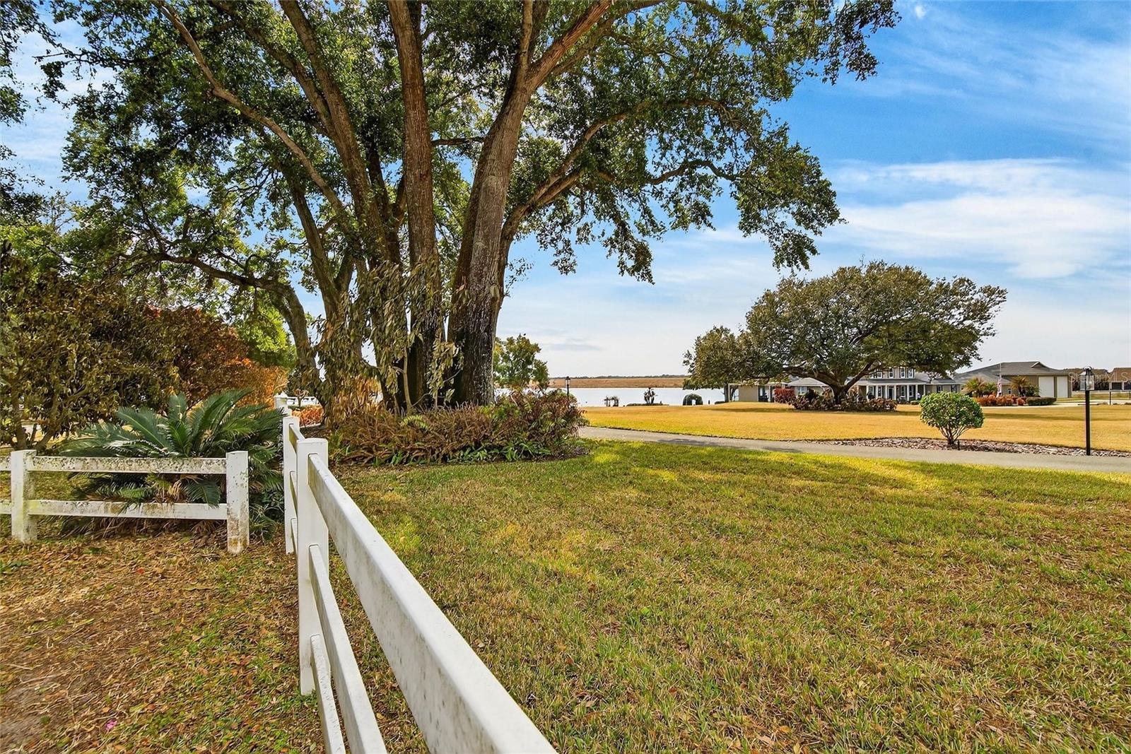 ILAKEE OAKS - Residential