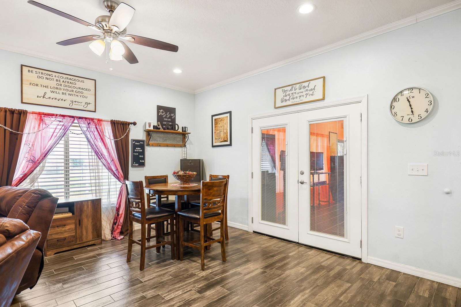 ILAKEE OAKS - Residential