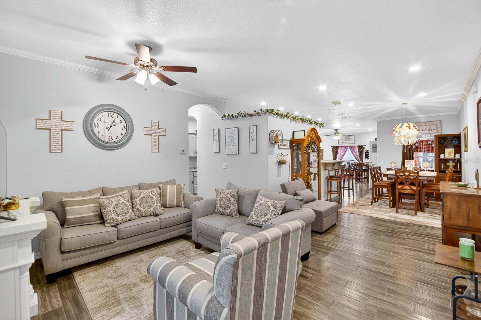 ILAKEE OAKS - Residential