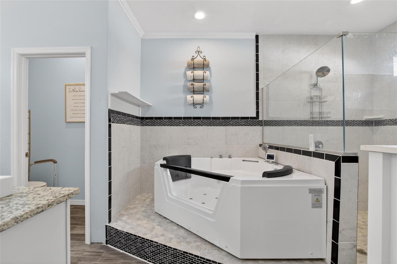 ILAKEE OAKS - Residential