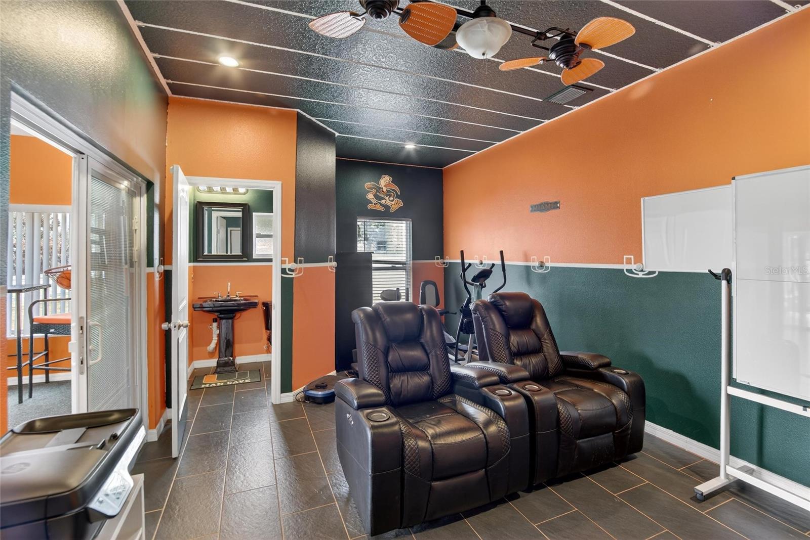 ILAKEE OAKS - Residential