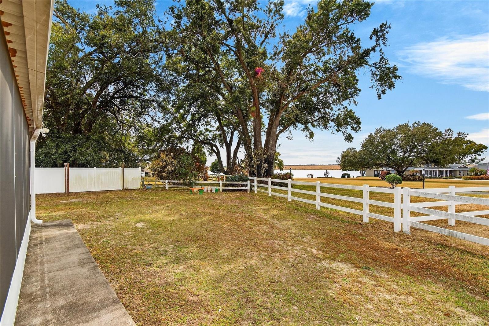 ILAKEE OAKS - Residential