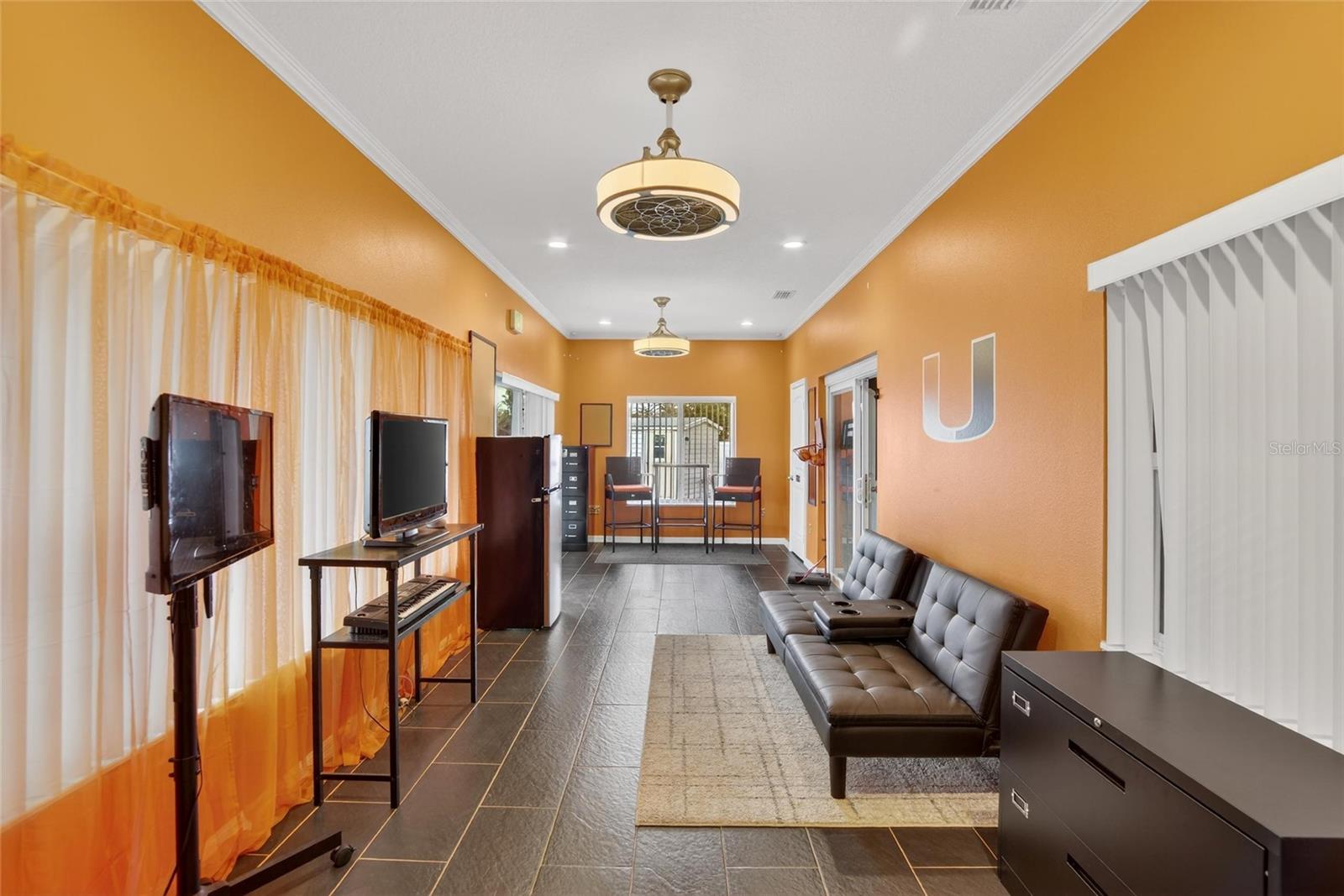 ILAKEE OAKS - Residential