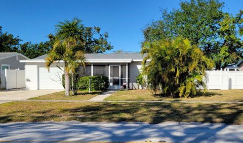 A home in SEMINOLE