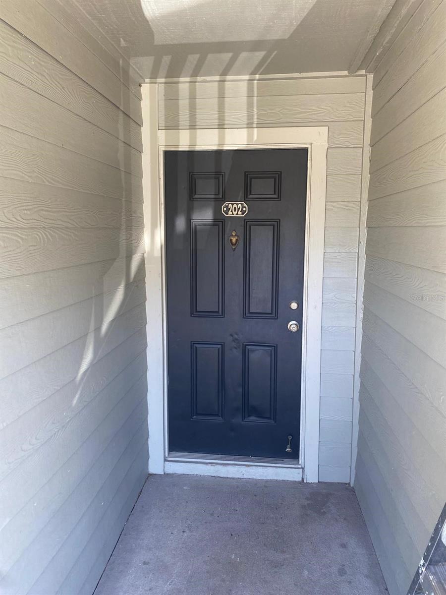 BEAUTIFUL 2 BEDROOM/ 2 BATH CONDO LOCATED IN THE GATED COMMUNITY OF CENTRAL PARK AT METROWEST FOR RENT FEATURING A SPACIOUS LIVING ROOM/DINING ROOM. VERY CLOSED TO VALENCIA COLLEGUE, SHOPPING CENTERS, RESTAURANTS, UNIVERSAL STUDIOS AND I-4. THIS COMMUNITY OFFERS A SWIMMING POOL, FITNESS CENTER AND TENNIS COURT. THIS IS A MUST SEE!!!!!!