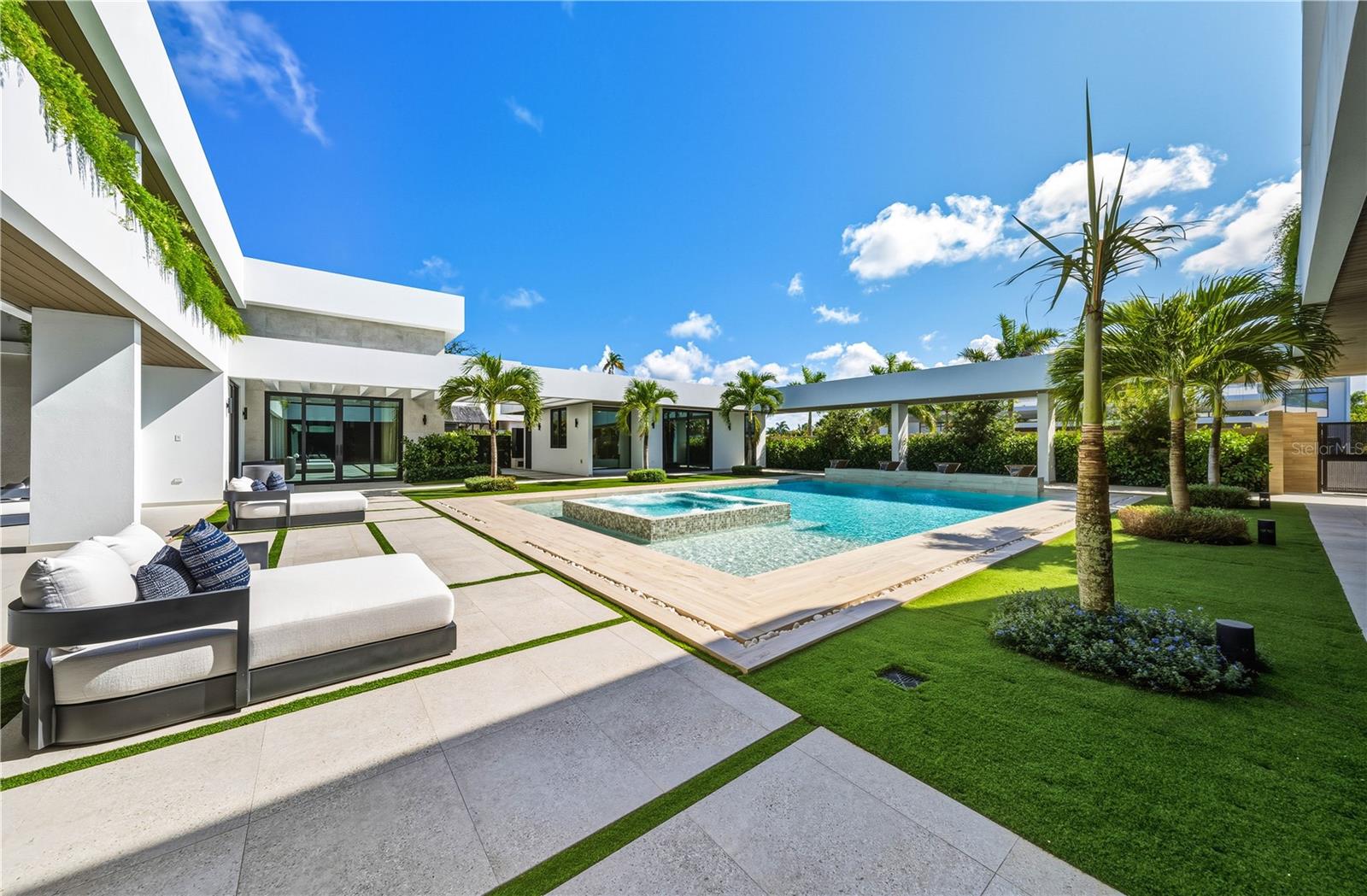 DORADO COUNTRY ESTATES - Residential