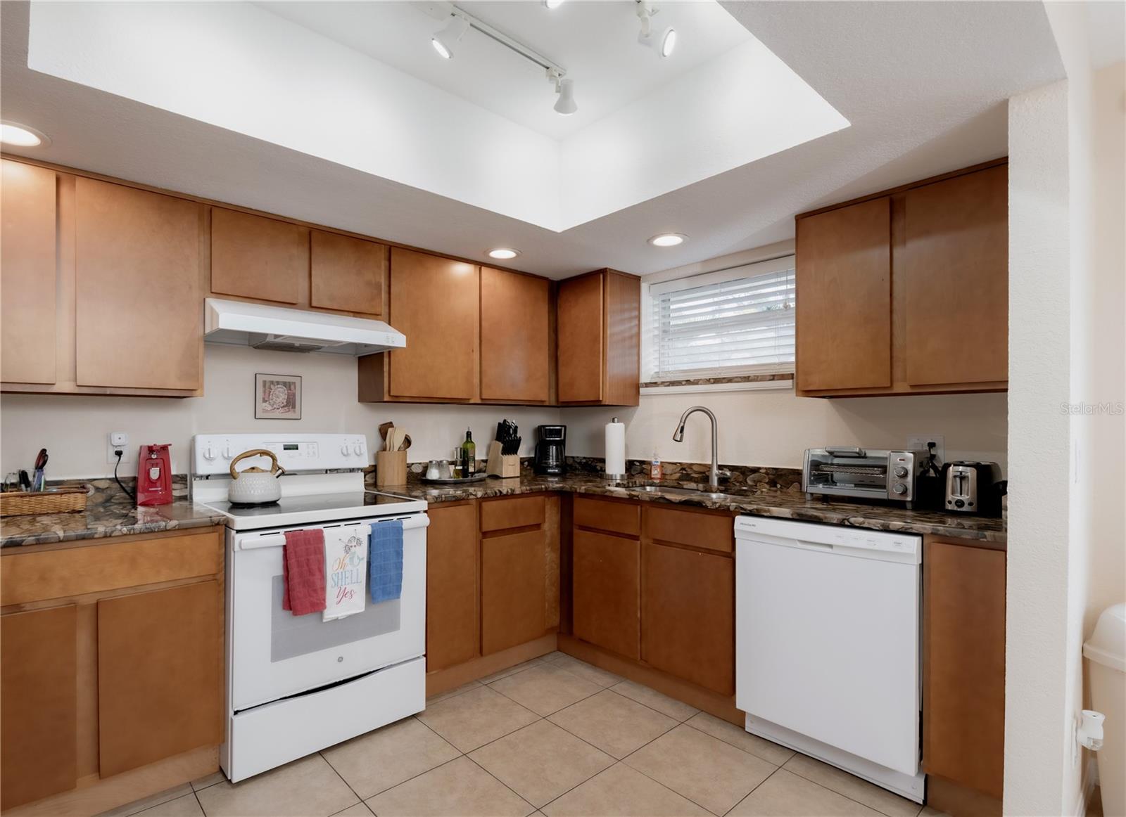 SUNSET POINT 2ND ADD - Residential Lease