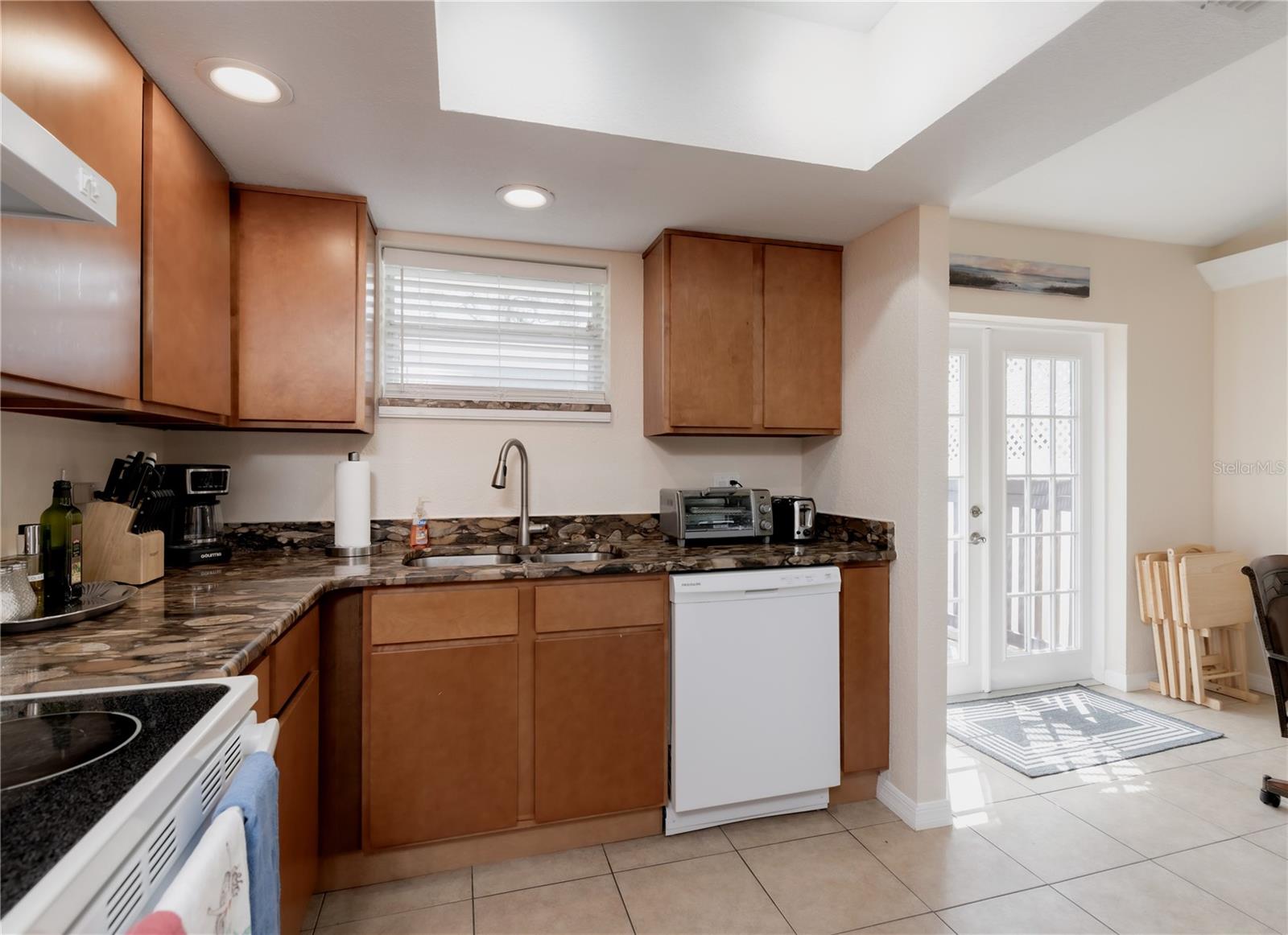 SUNSET POINT 2ND ADD - Residential Lease