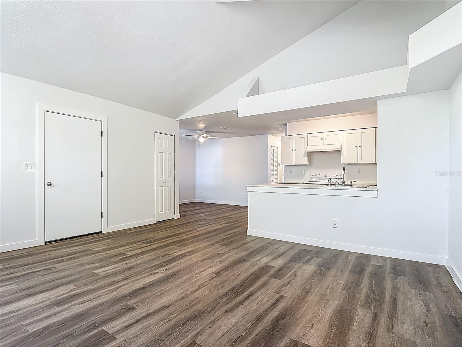 VILLAS AT SOMERSET THE - Residential