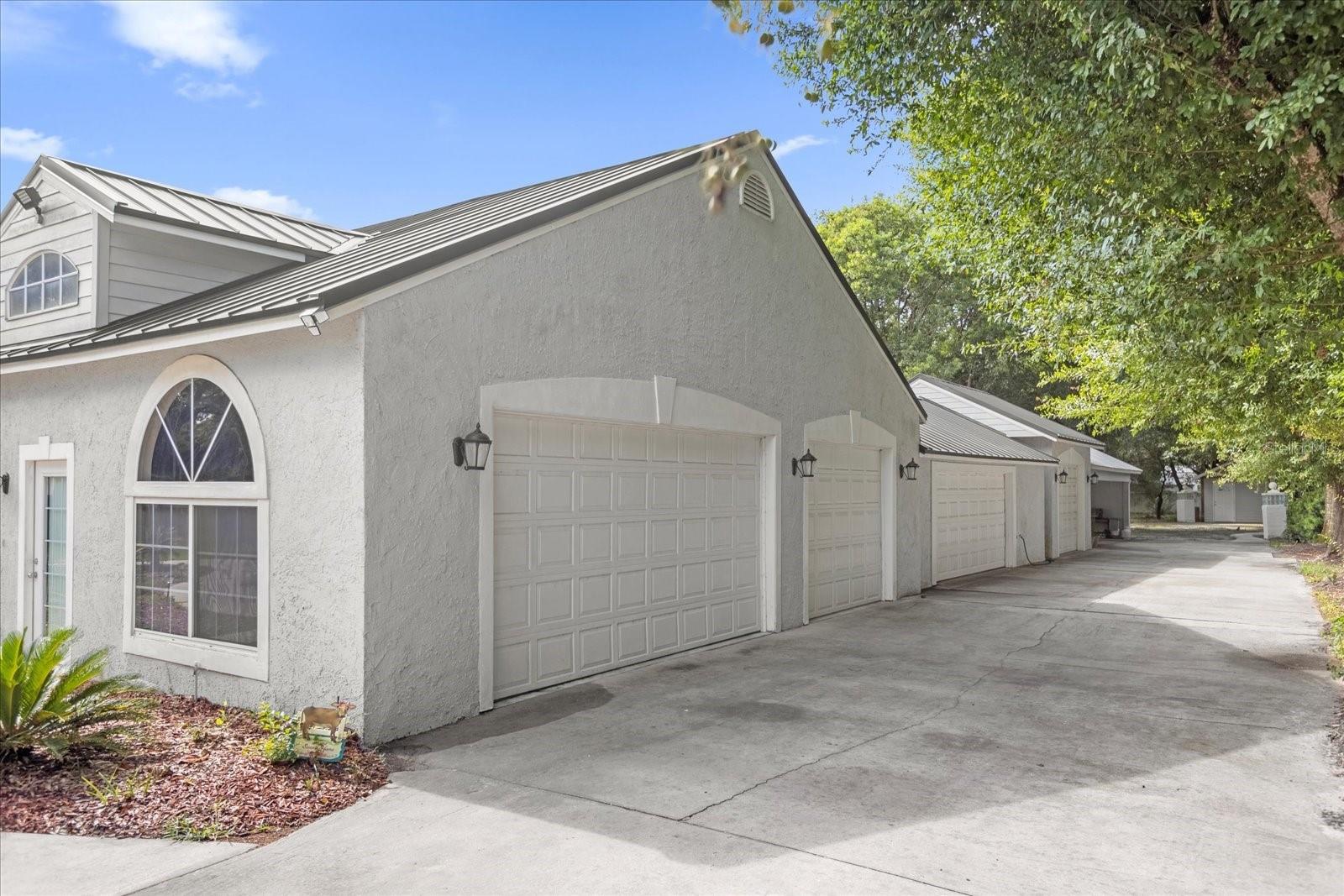 RUNNYMEDE OAKS UNREC - Residential