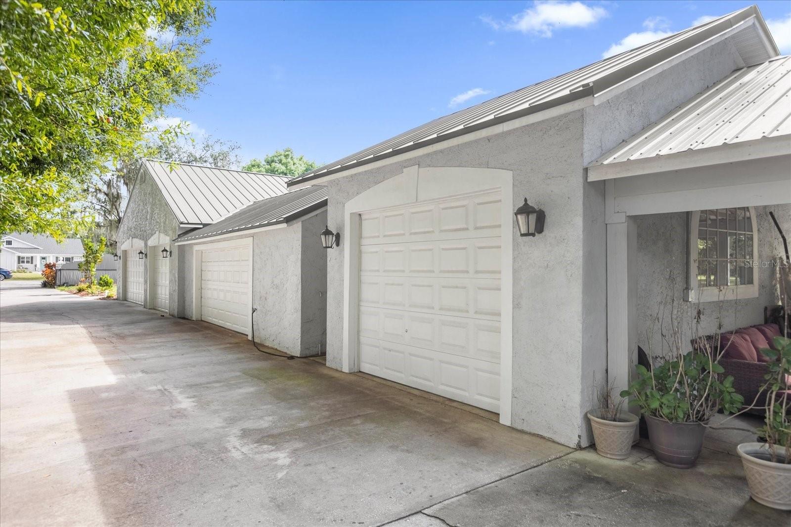 RUNNYMEDE OAKS UNREC - Residential