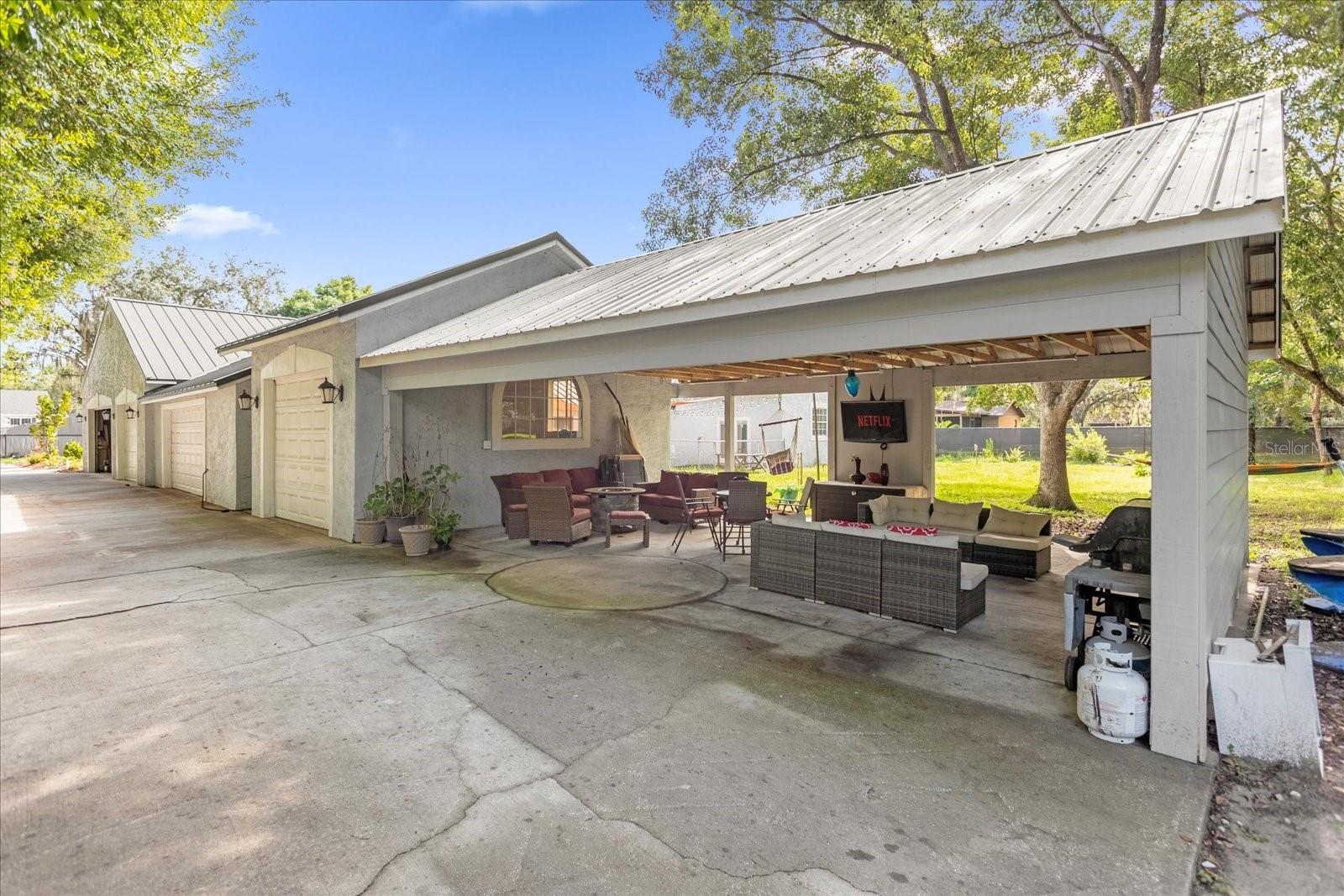 RUNNYMEDE OAKS UNREC - Residential