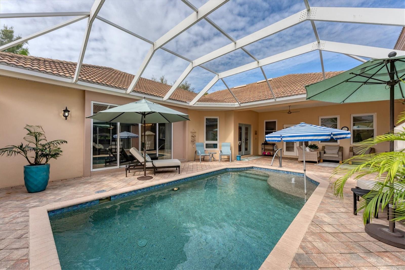 UNIVERSITY PARK COUNTRY CLUB - Residential