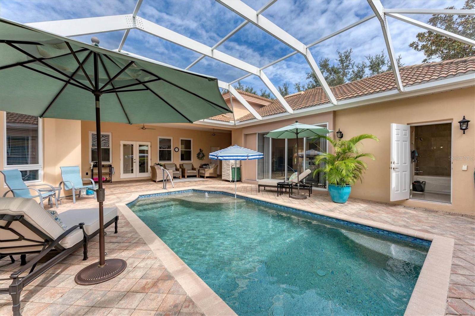 UNIVERSITY PARK COUNTRY CLUB - Residential