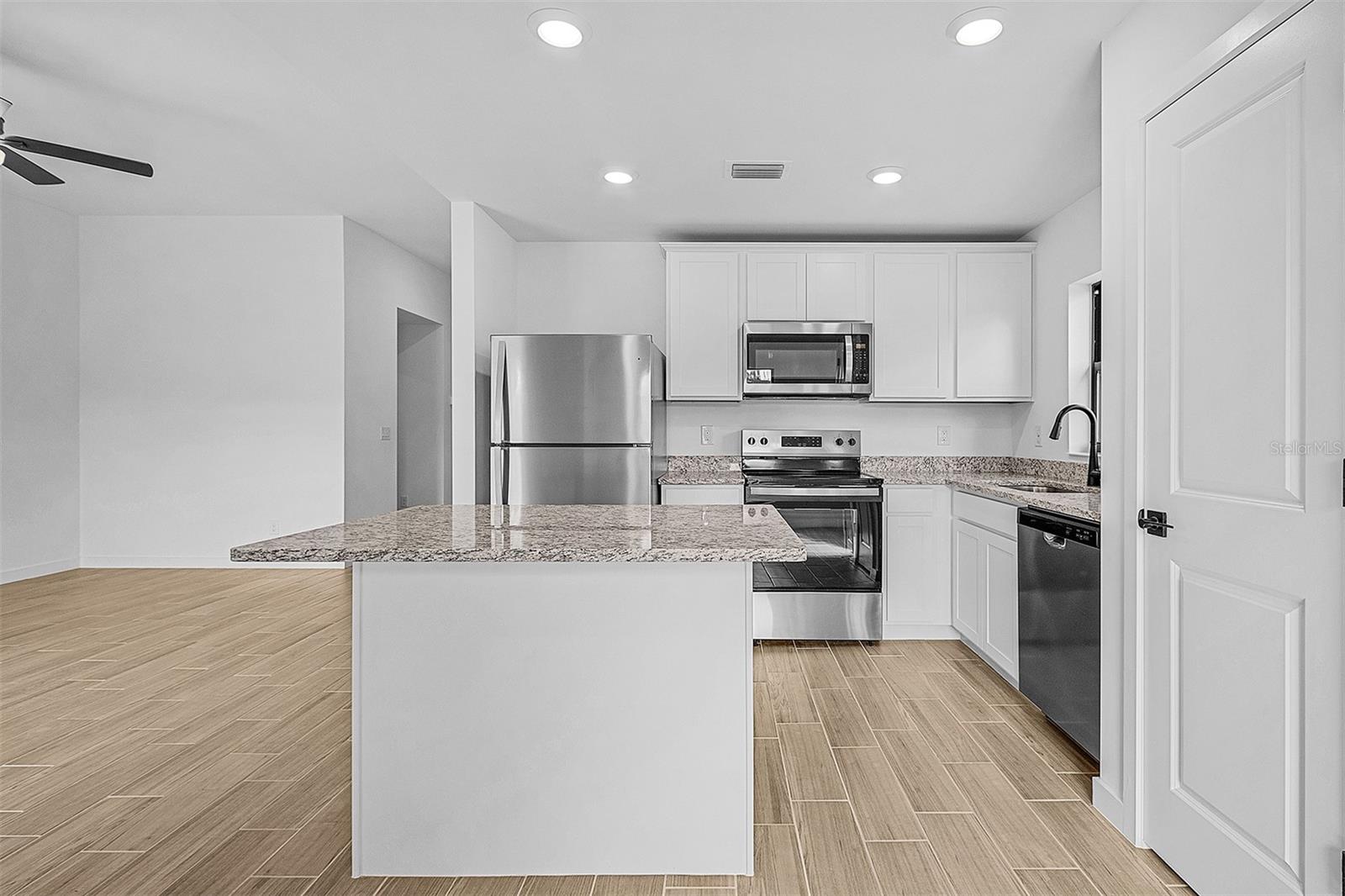 1572-PORT CHARLOTTE - Residential