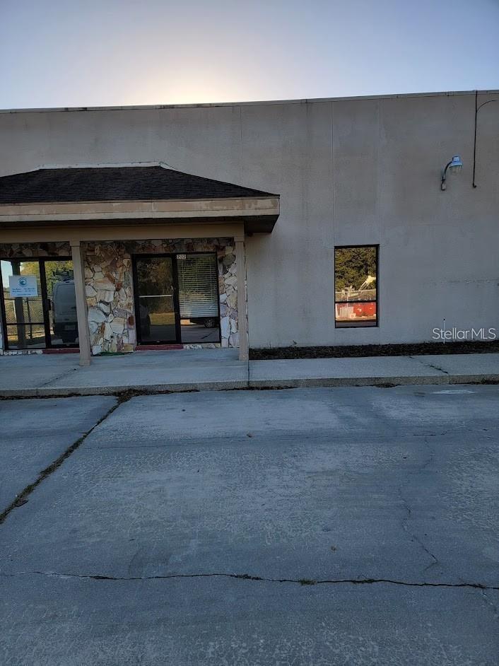 WEST 200 BUS PARK - Commercial Lease