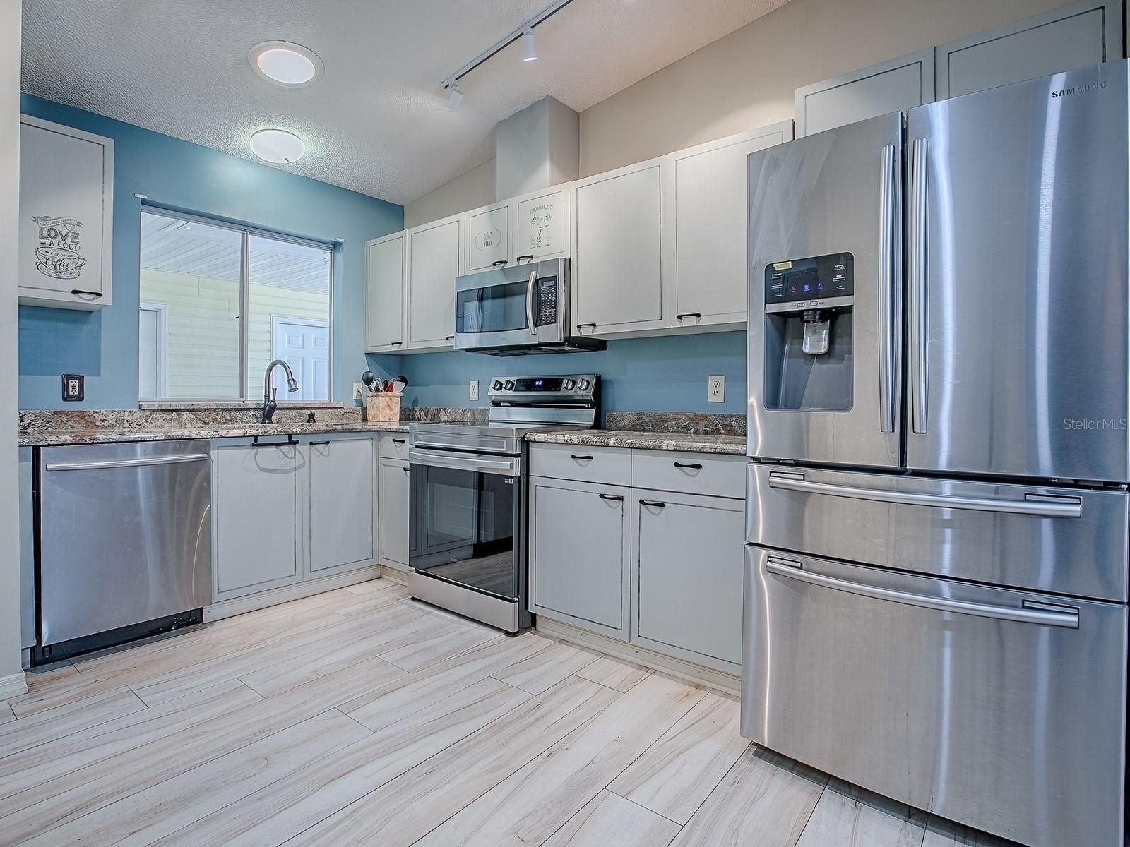 LADY LAKE ORANGE BLOSSOM GARDENS UNIT 15 - Residential