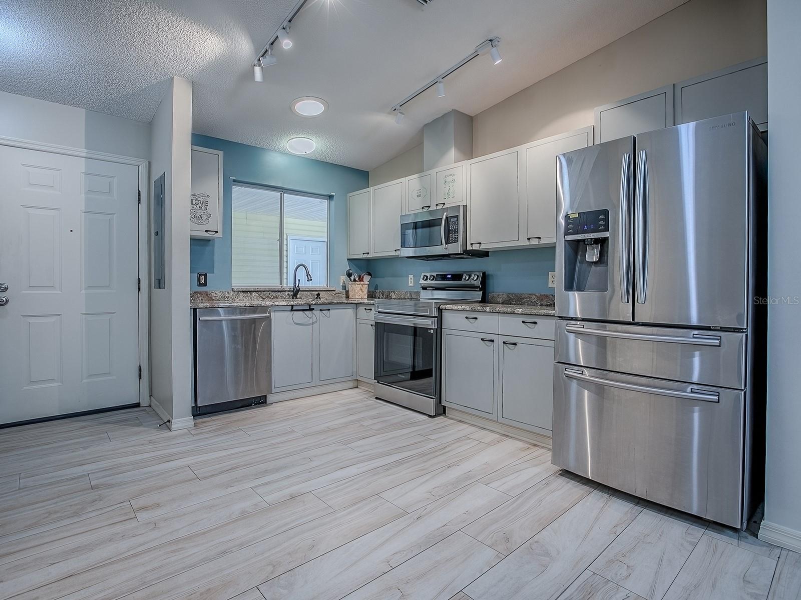 LADY LAKE ORANGE BLOSSOM GARDENS UNIT 15 - Residential