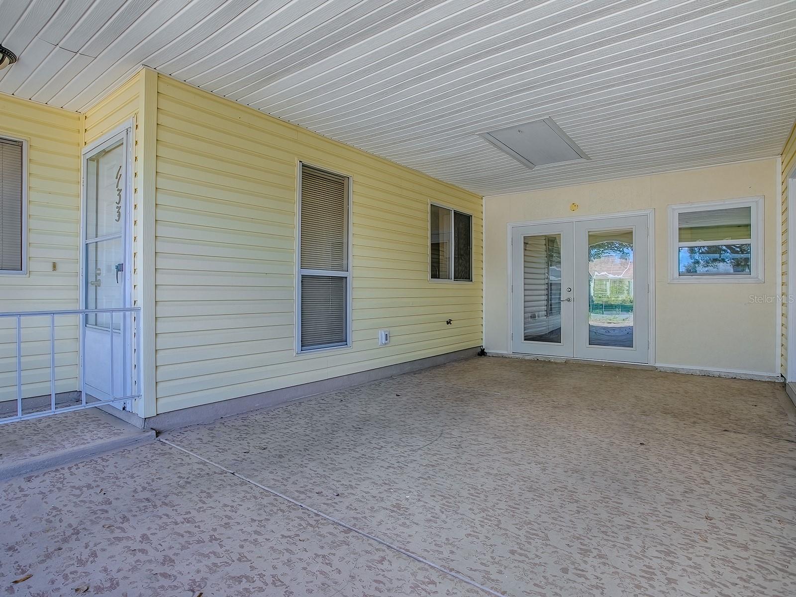 LADY LAKE ORANGE BLOSSOM GARDENS UNIT 15 - Residential