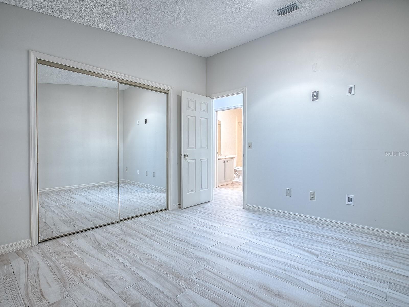 LADY LAKE ORANGE BLOSSOM GARDENS UNIT 15 - Residential