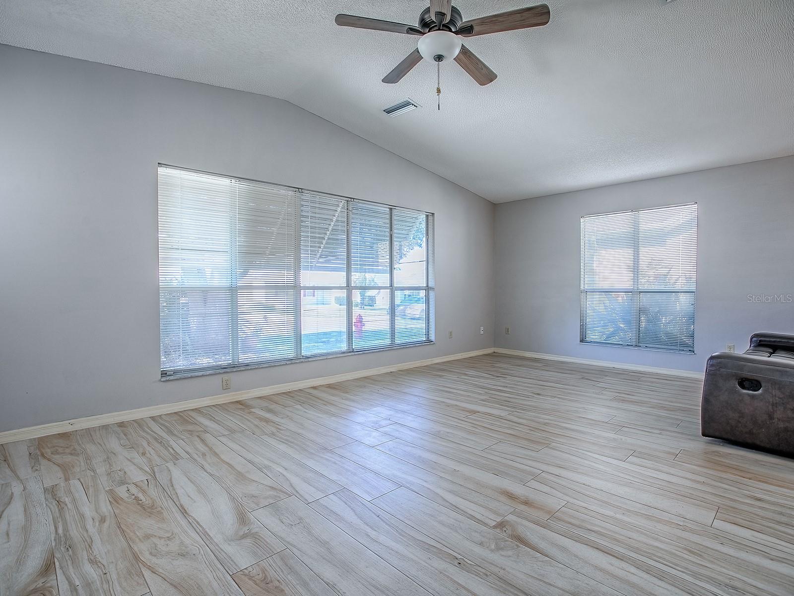 LADY LAKE ORANGE BLOSSOM GARDENS UNIT 15 - Residential