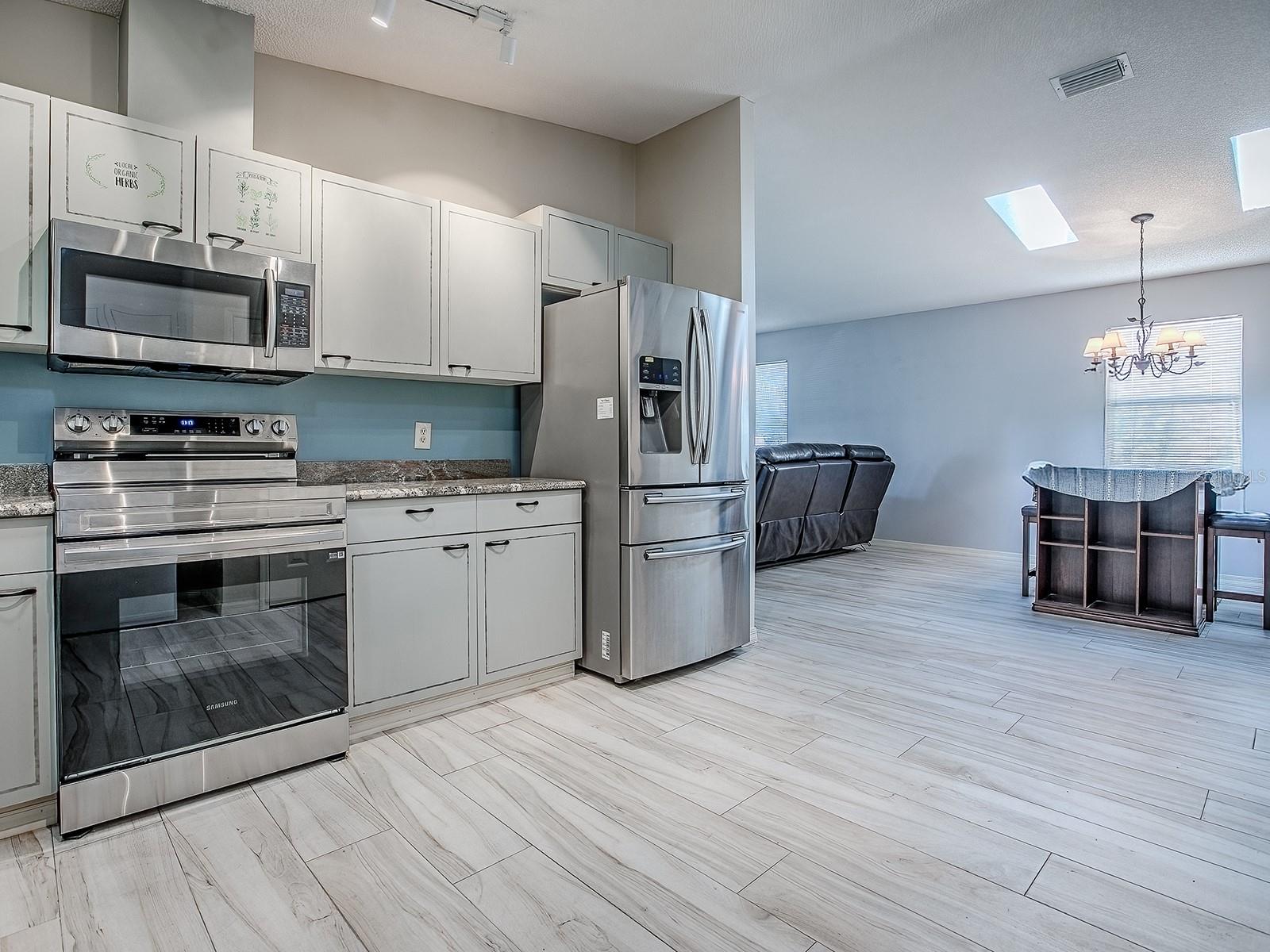 LADY LAKE ORANGE BLOSSOM GARDENS UNIT 15 - Residential