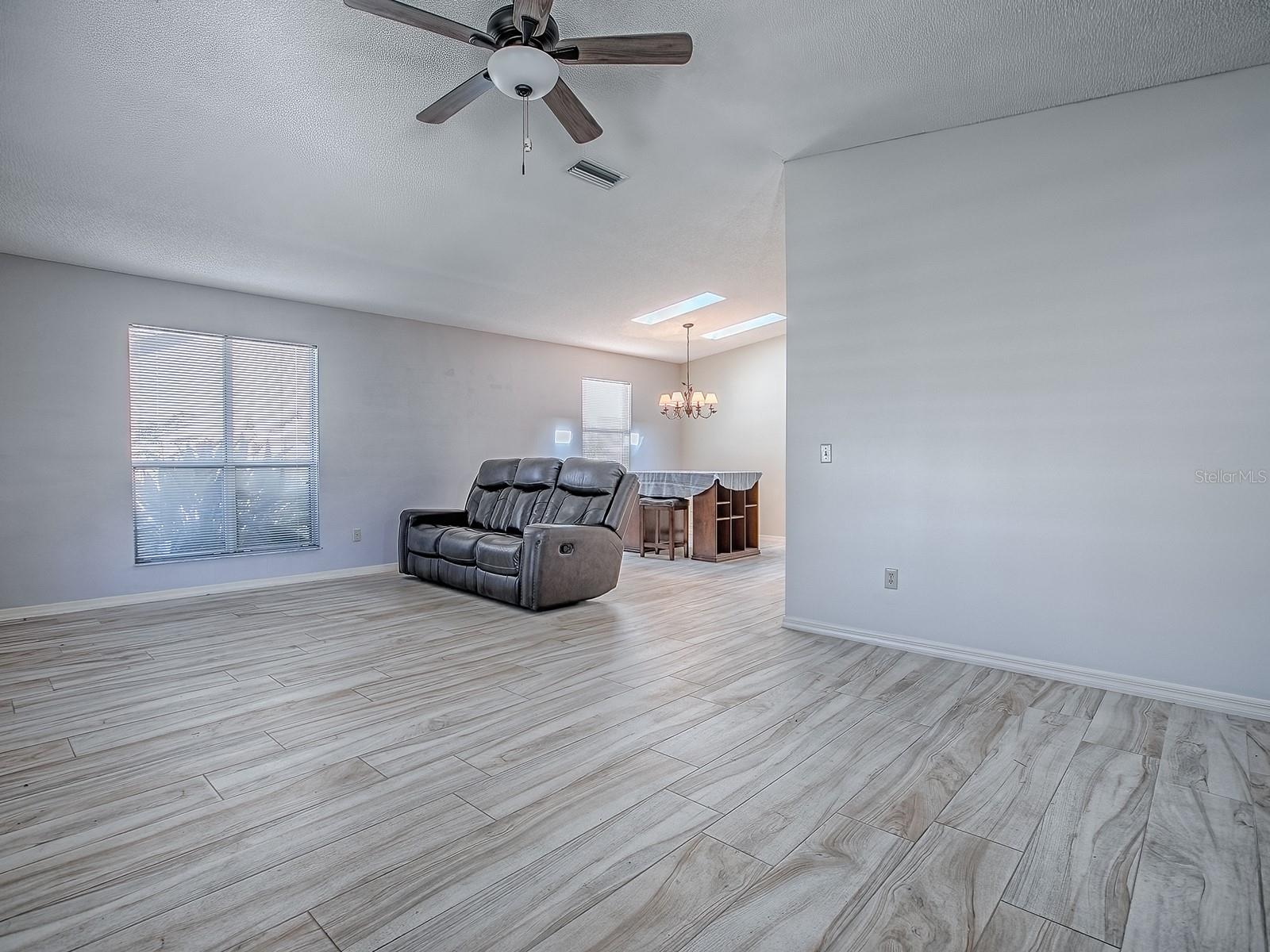 LADY LAKE ORANGE BLOSSOM GARDENS UNIT 15 - Residential