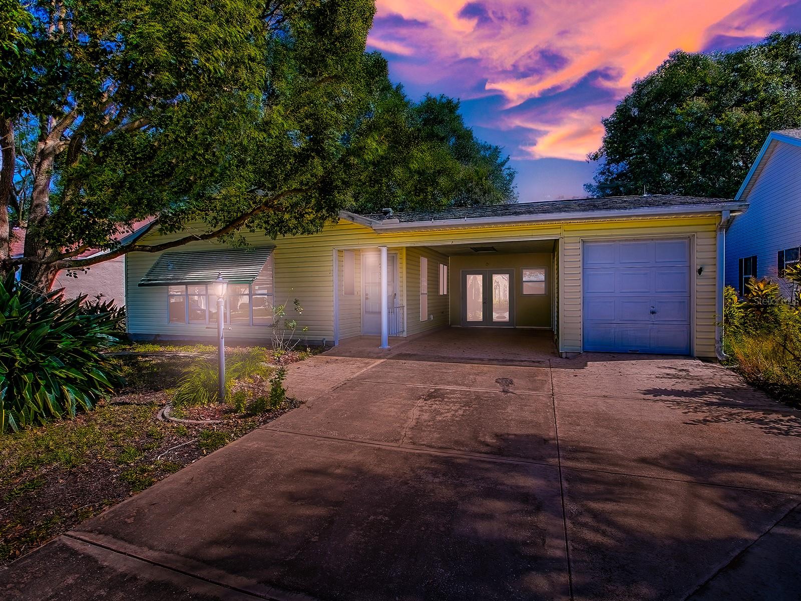 LADY LAKE ORANGE BLOSSOM GARDENS UNIT 15 - Residential