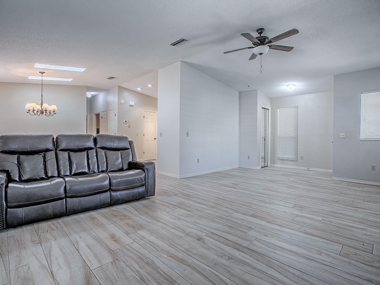 LADY LAKE ORANGE BLOSSOM GARDENS UNIT 15 - Residential