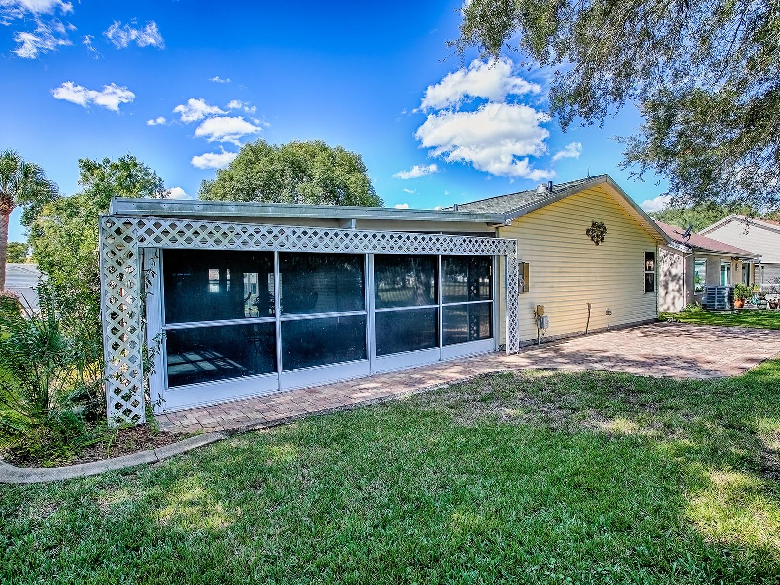 LADY LAKE ORANGE BLOSSOM GARDENS UNIT 15 - Residential
