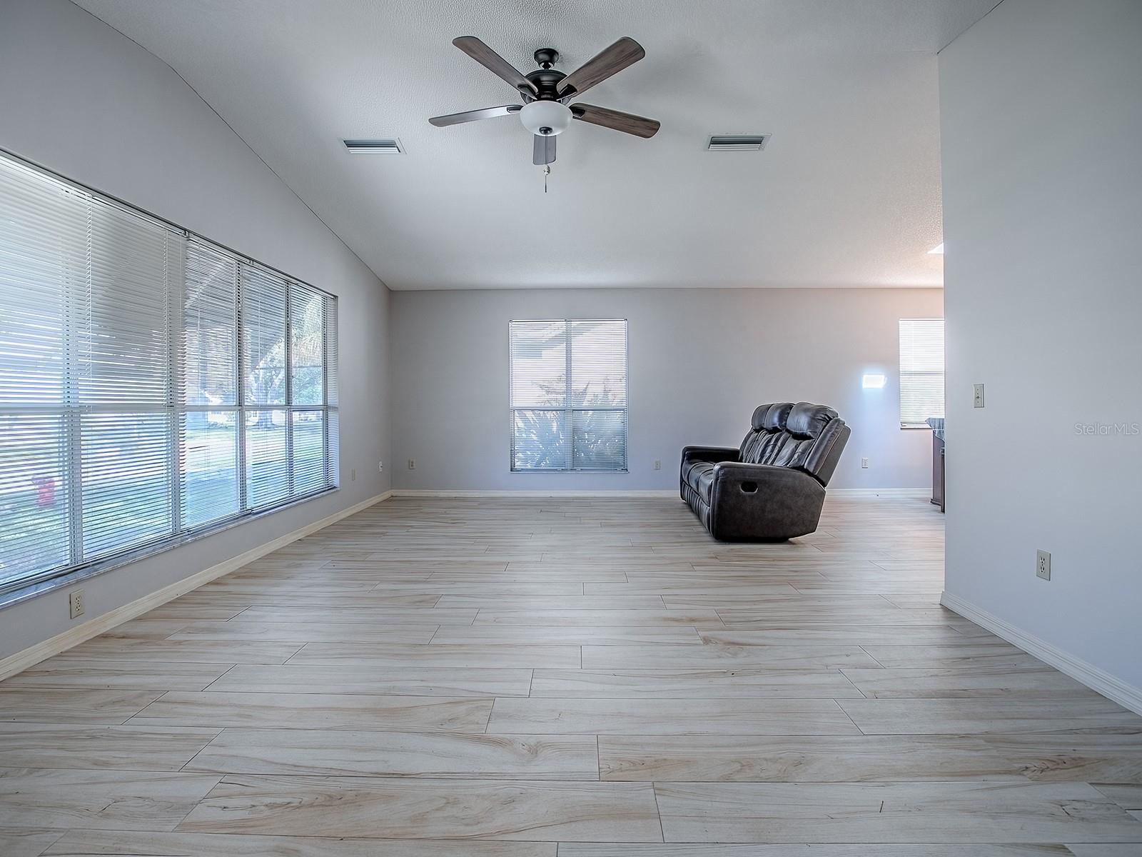 LADY LAKE ORANGE BLOSSOM GARDENS UNIT 15 - Residential