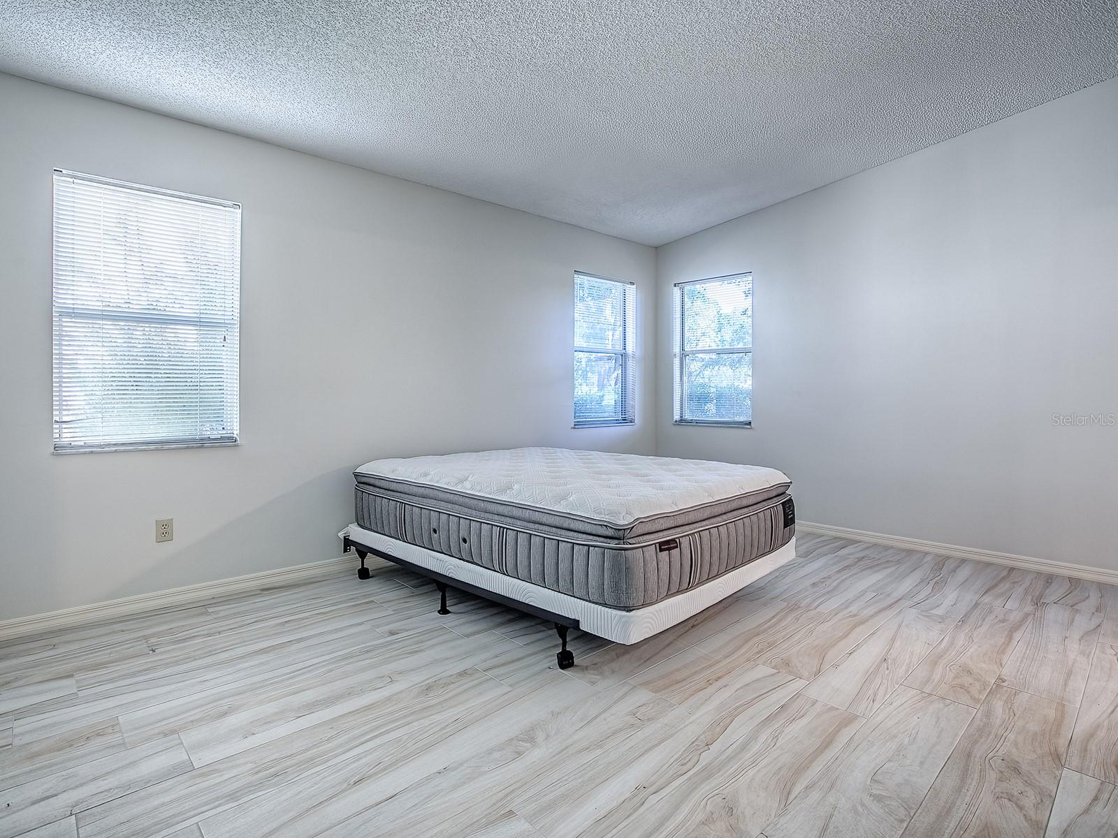 LADY LAKE ORANGE BLOSSOM GARDENS UNIT 15 - Residential