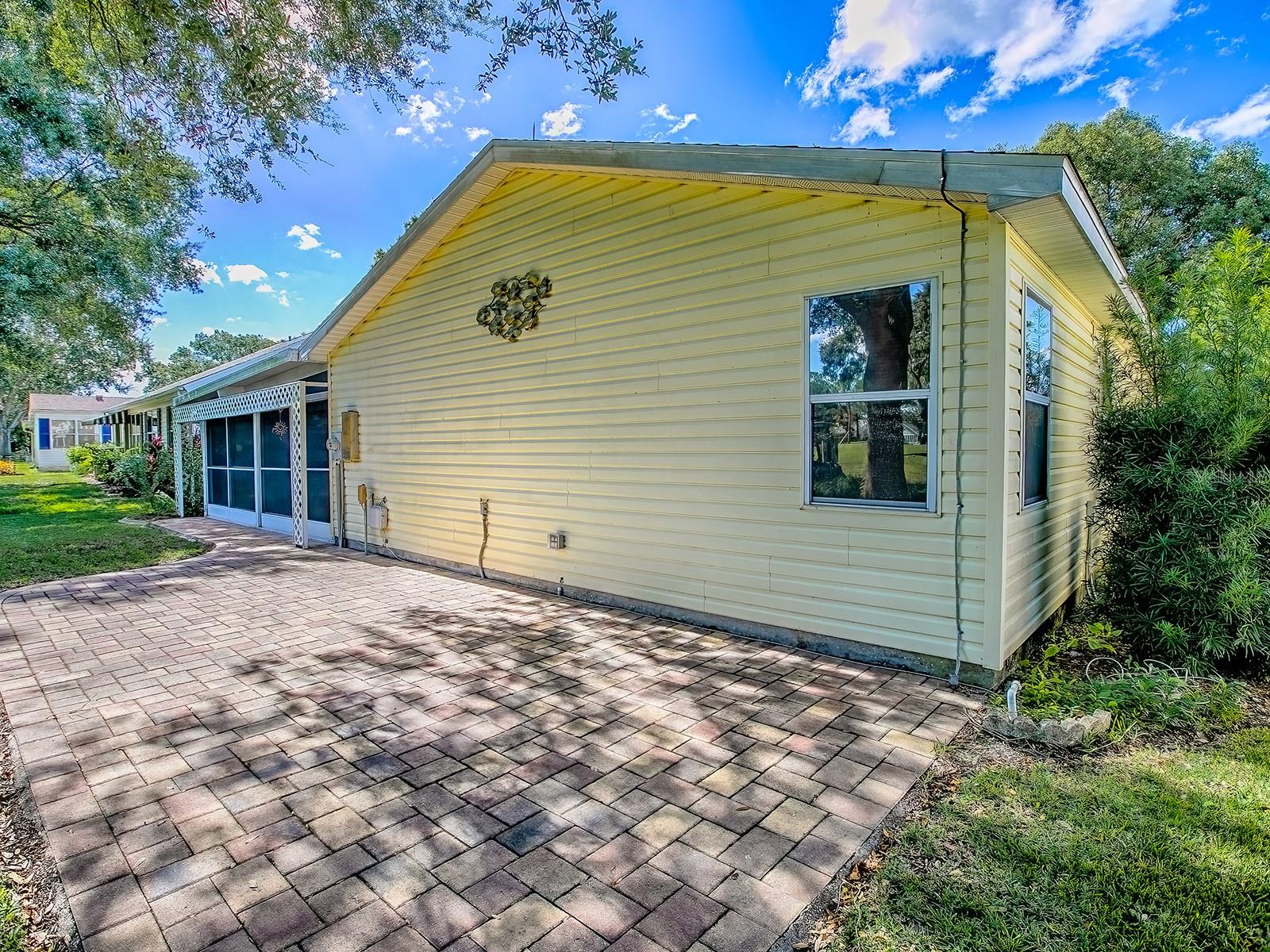 LADY LAKE ORANGE BLOSSOM GARDENS UNIT 15 - Residential