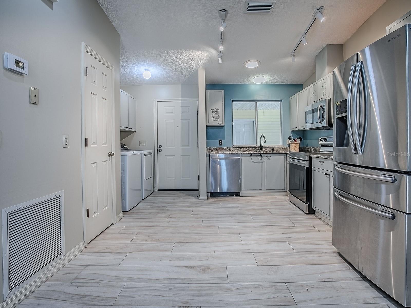 LADY LAKE ORANGE BLOSSOM GARDENS UNIT 15 - Residential