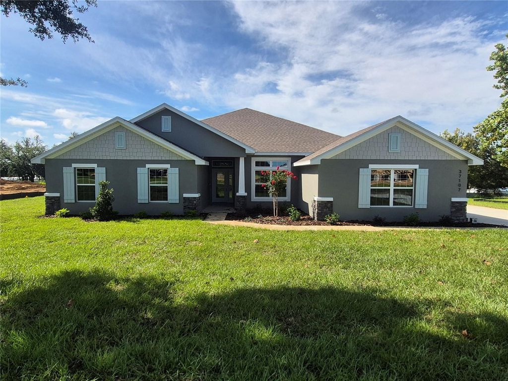 Photo of 37107 Hidden View Cir, Dade City, FL 33523 (MLS # TB8423868)
