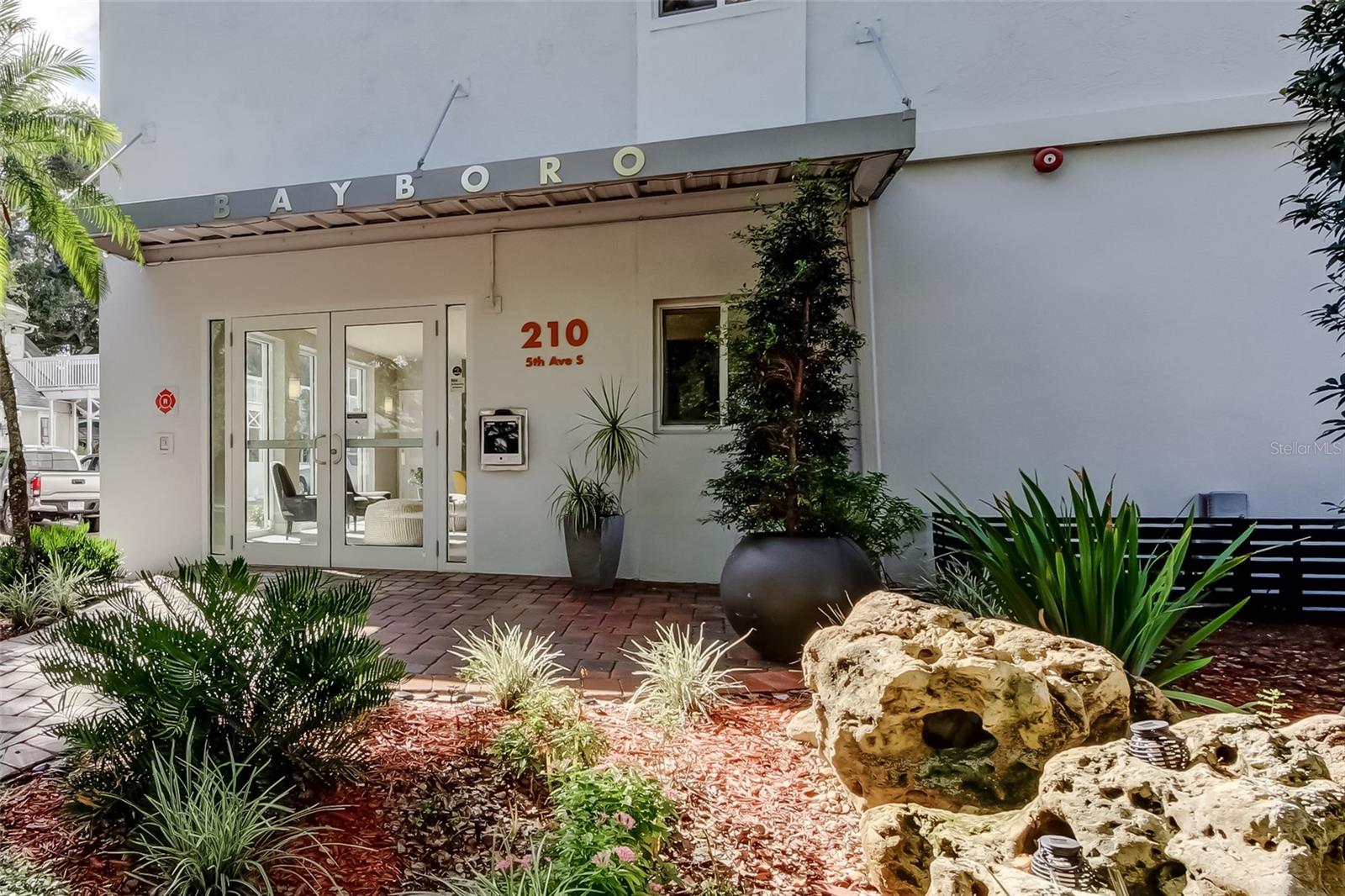 210 5TH AVENUE S 206