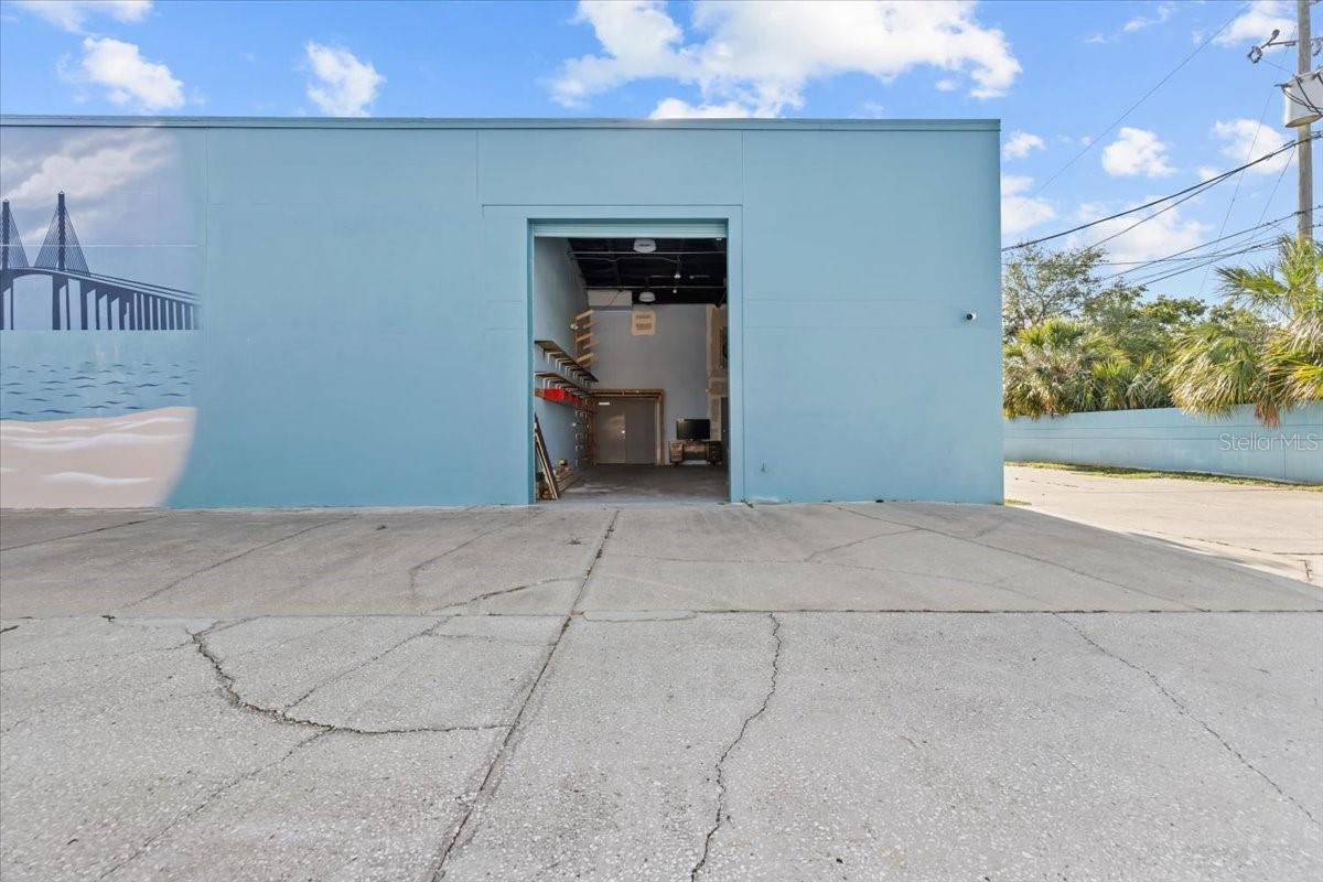 Ideal Office and Warehouse Space in St. Pete – Perfect for Your Business!
This versatile office and warehouse is a rare find in St. Petersburg, offering everything your business needs to operate efficiently. Featuring a spacious layout with ample storage space, a private office, and a private bathroom, this property is designed for functionality and comfort. The 14-foot bay garage door easily accommodates tall vans, trucks, or equipment. Plus, with generous private parking, your team and clients will have no problem accessing the space. Whether you're in construction, logistics, trades, or looking for extra inventory space, this property is a perfect fit!