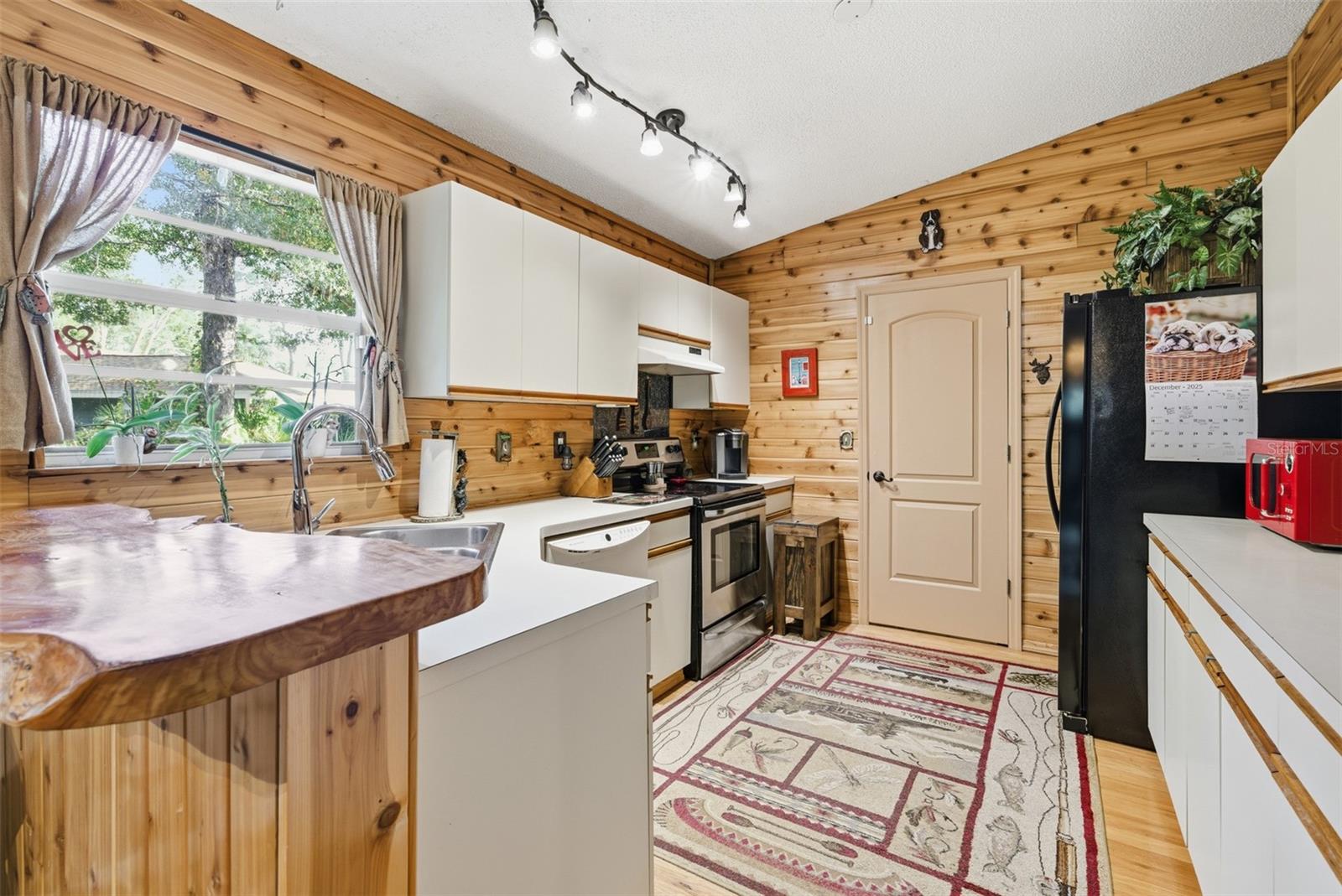 BEARDED OAKS - Residential