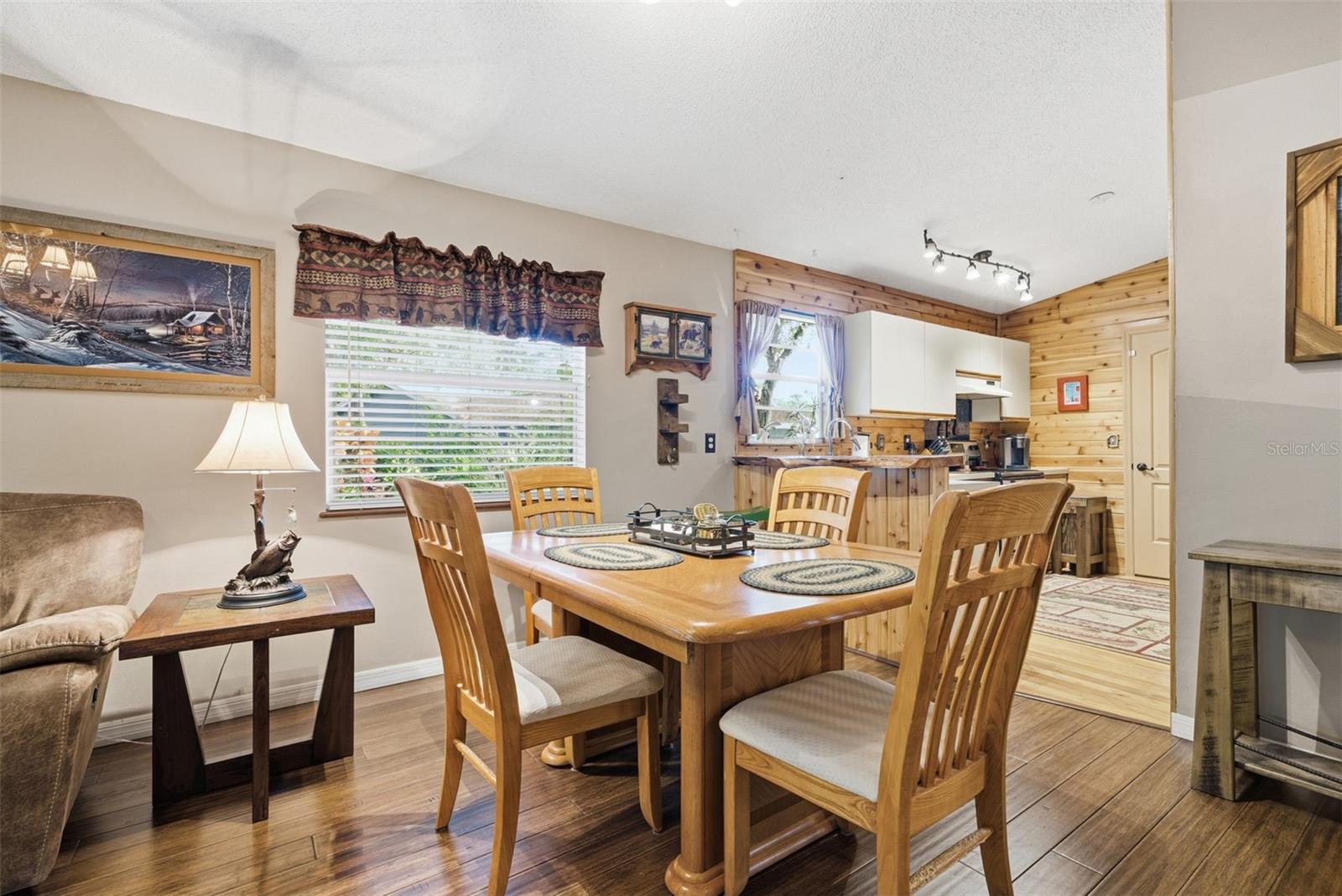 BEARDED OAKS - Residential