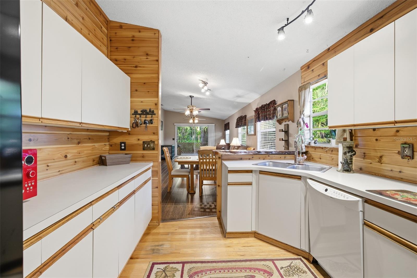 BEARDED OAKS - Residential