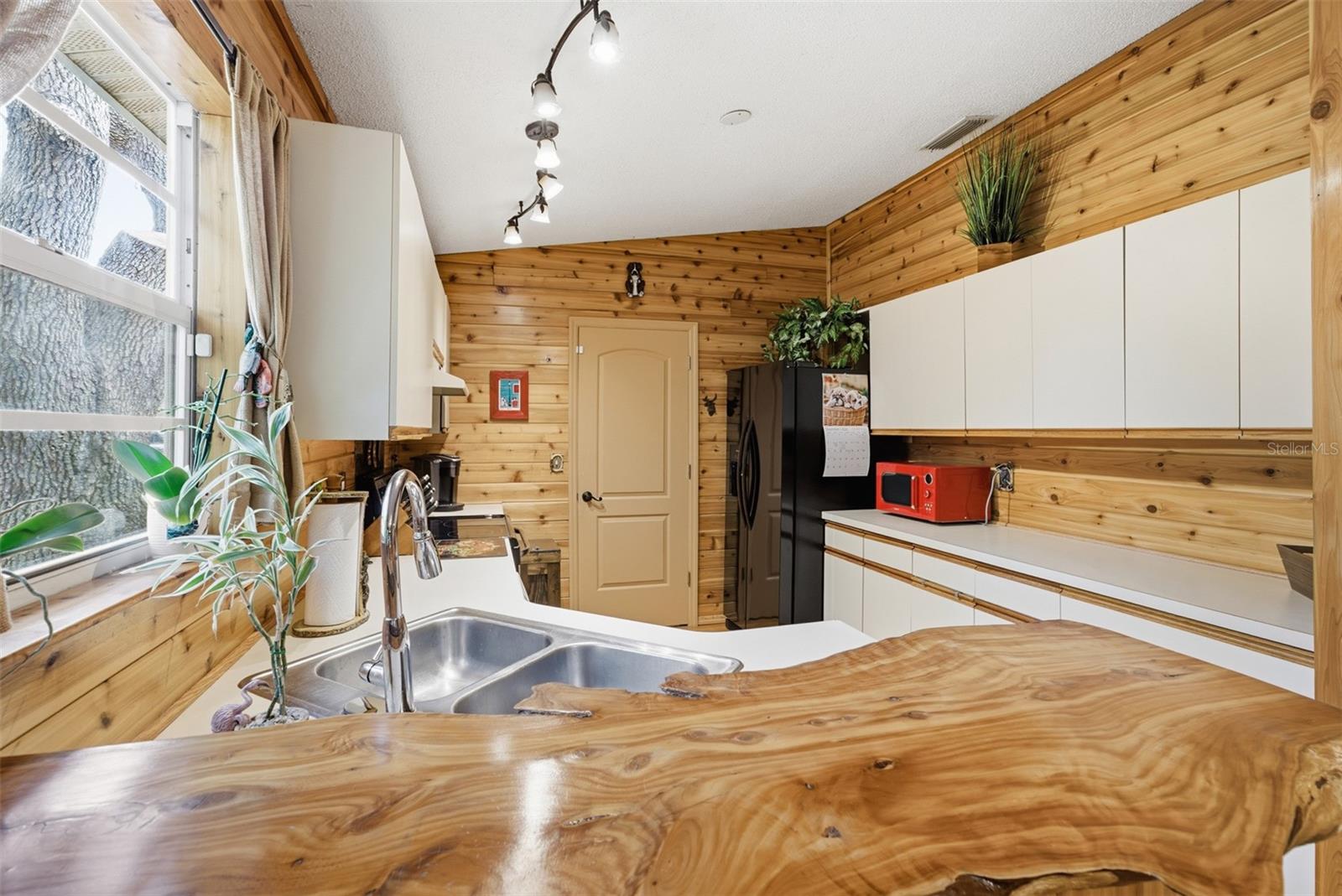 BEARDED OAKS - Residential