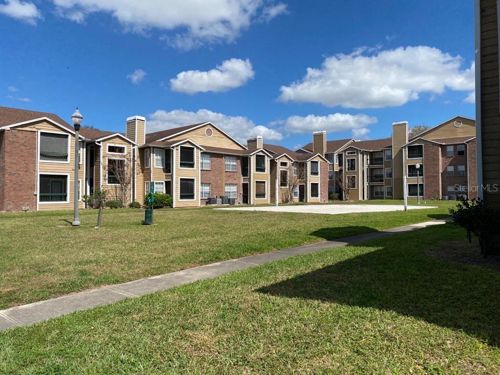Excellent condition for 1/1 apartment, 2nd FLOOR. Washer (new) and Dryer inside the unit. Very good area in Orlando. Enjoy the different amenities, Quiet Neighborhood, close to shoppings, expressways, International Airport, easy access to Turnpike and other mayor highways and shopping centers. 25 minutes from UCF