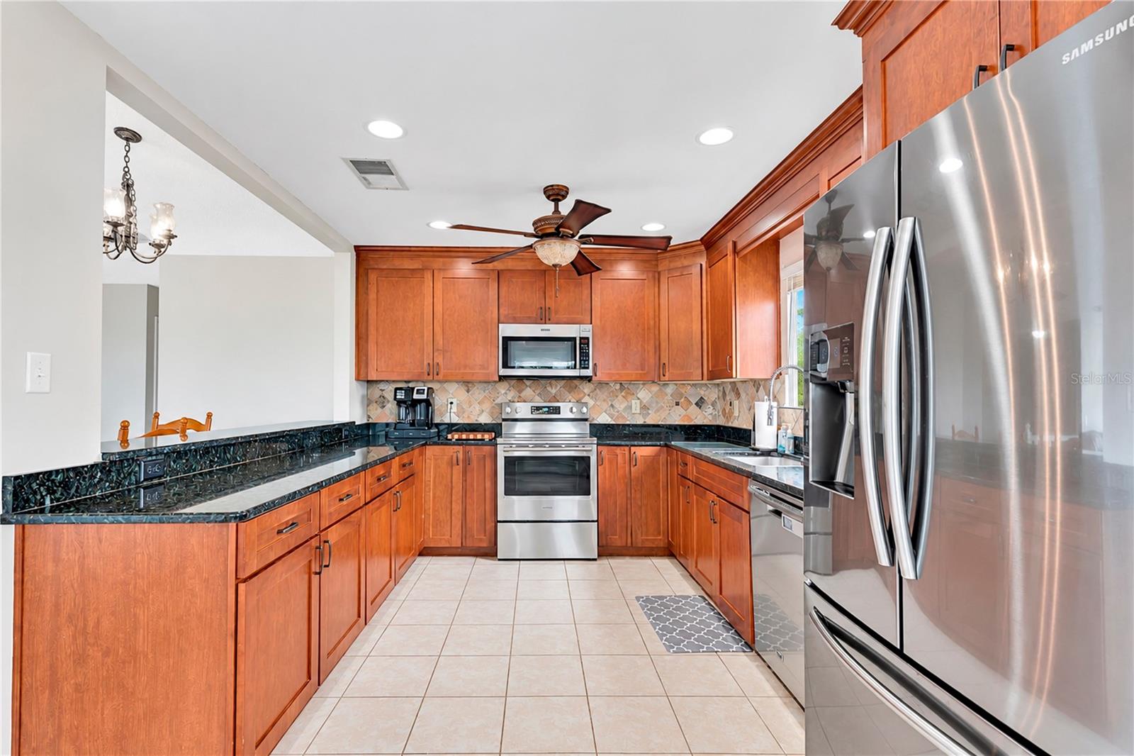 2202 TOPPING PLACE