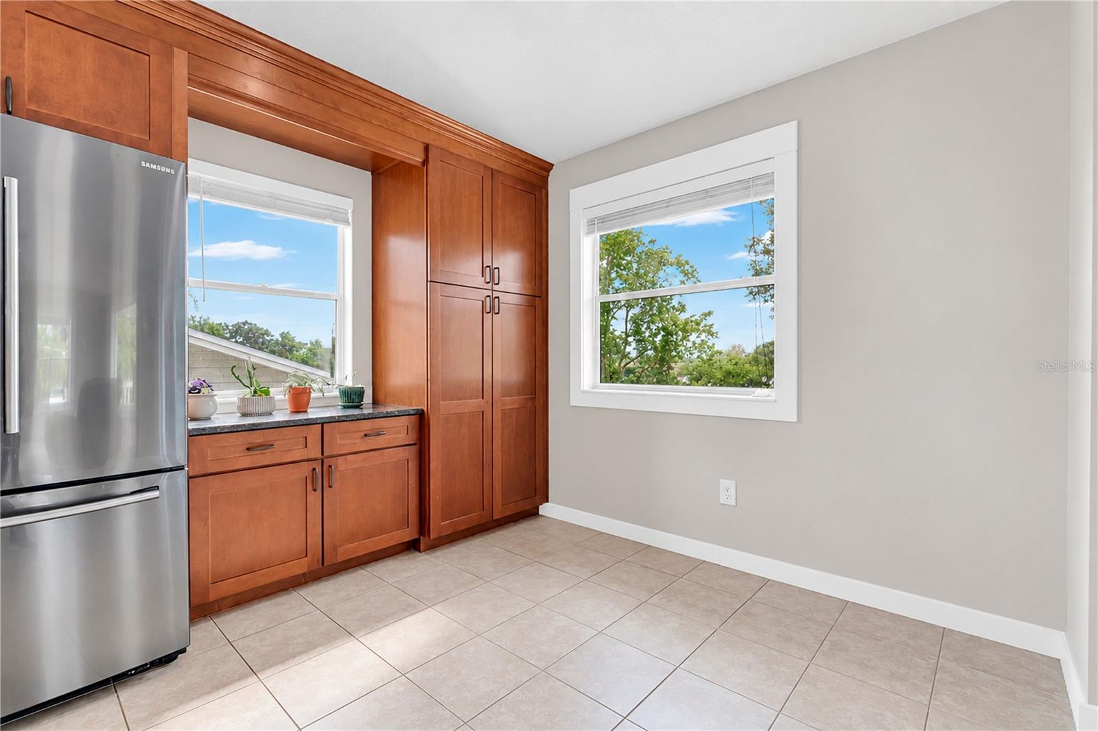 2202 TOPPING PLACE