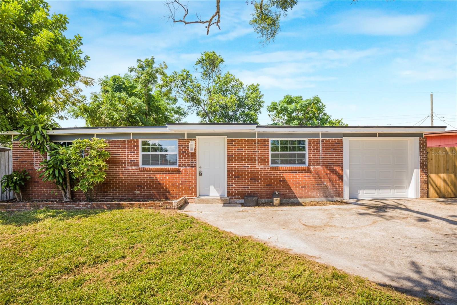 Welcome to this freshly updated 3-bedroom, 1.5-bathroom home located in the heart of Tampa. Designed for both comfort and convenience, this home is truly move-in ready and offers plenty of room for future growth. Step inside to find a bright and welcoming layout, featuring updates that make everyday living easy. Enjoy peace of mind with a new garage door, while the large backyard provides endless possibilities—whether you envision a garden, play area, or future pool. The screened-in back patio is perfect for relaxing evenings or entertaining guests year-round. Location couldn’t be better! Just 5 minutes from Tampa International Airport, 10 minutes from Raymond James Stadium, and 15 minutes from Downtown Tampa, you’ll have easy access to shopping, dining, and entertainment. Plus, world-famous Clearwater Beach is only a 30-minute drive—ideal for weekend escapes.
Don’t miss this opportunity to own a move-in ready home in a prime location. Schedule your showing today!